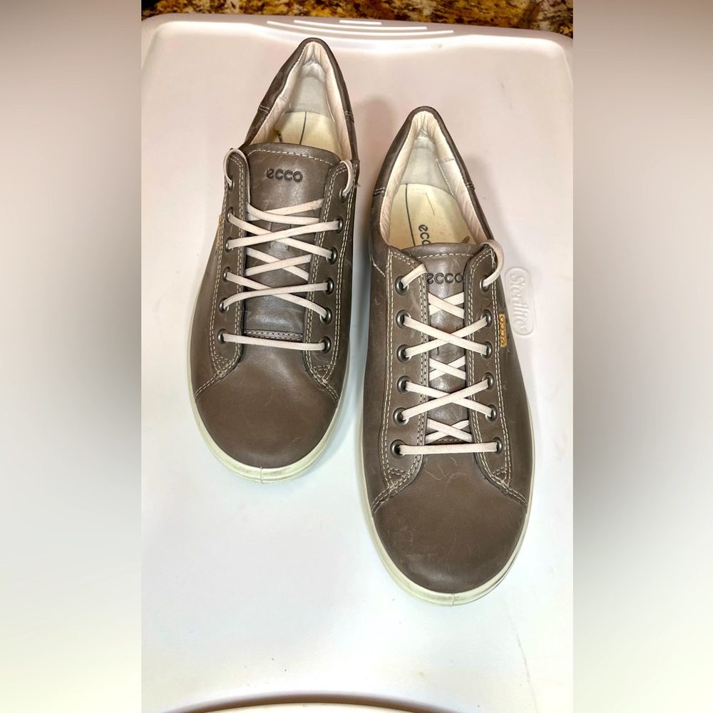 Eccos Sneakers Sz 9